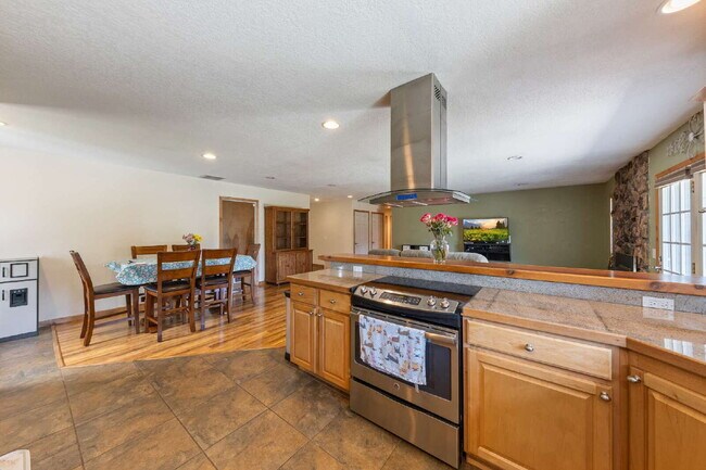 Building Photo - Charming 3-Bedroom Home with 2 Full Baths ...