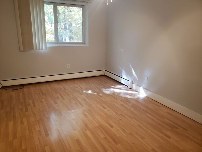 Building Photo - Comfortable 2-Bedroom Condo Near Lake Minnetonka – Private Deck & Resort-Style Amenities