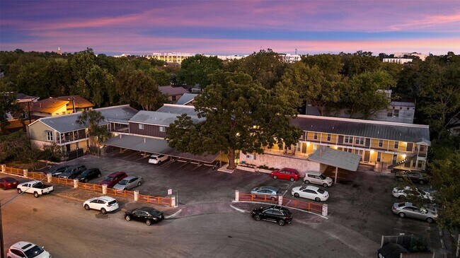 Building Photo - 2526 Durwood St
