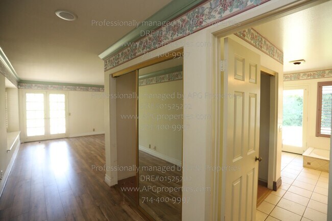 Building Photo - 460 S Bridge View Dr