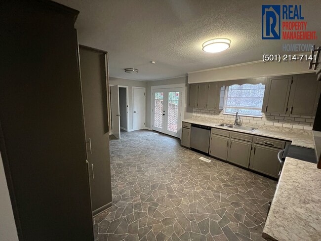 Building Photo - 6901 Archwood Dr