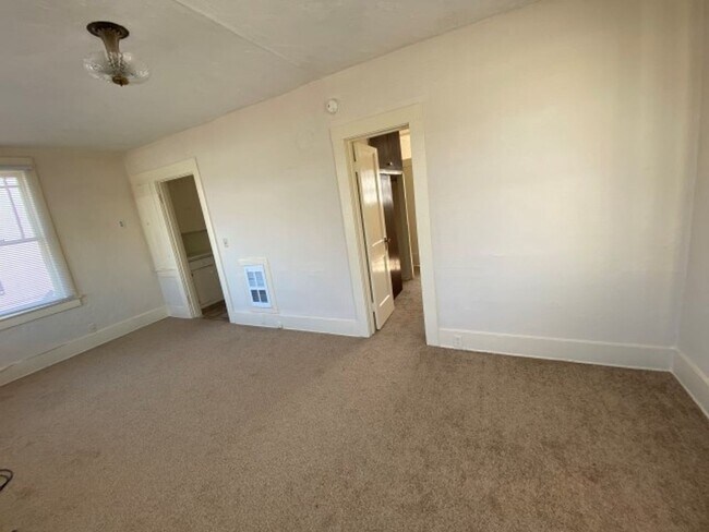 Building Photo - Quaint 1 Bed 1 Bath Home in Medford