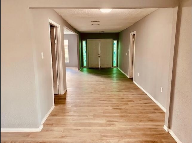 Building Photo - 4834 Meadow Park Dr