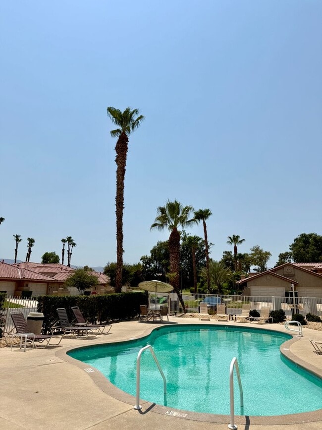 Building Photo - Woodhaven CC - Unfurnished 3br - Long Term