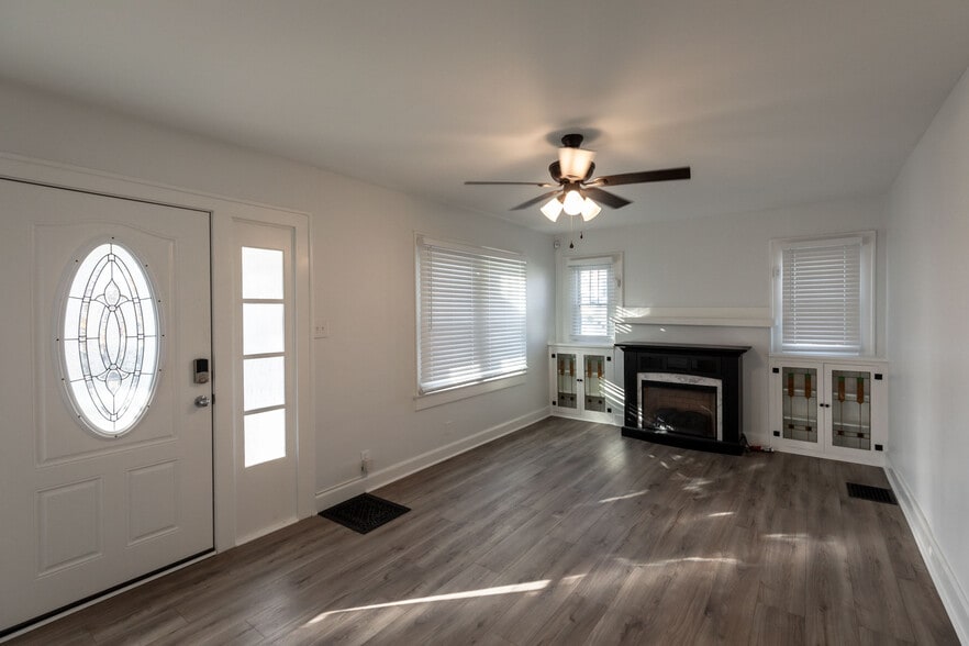 Living Room - 2701 Barth Ave