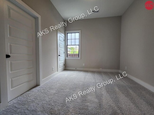 Building Photo - 1101 Windsor Sq