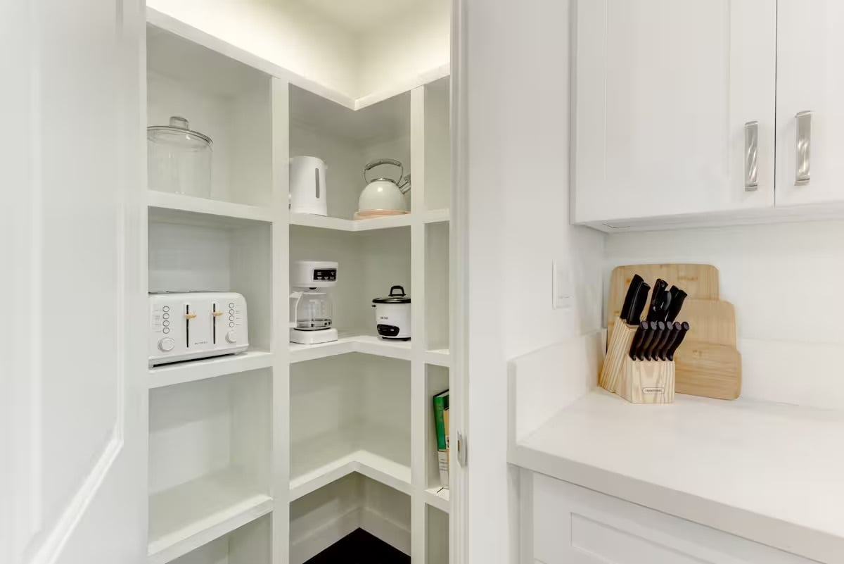 Building Photo - 1235 Manulani St