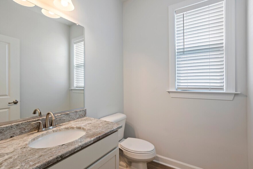 Building Photo - 2224 Hampton Roads Pky