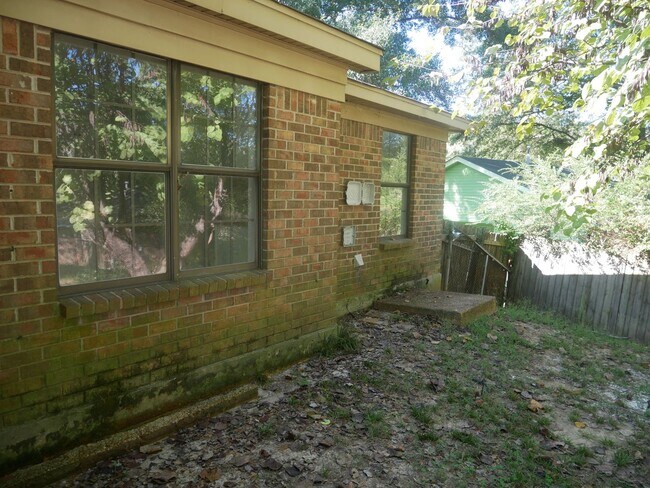 Building Photo - 5800 Dover Dr