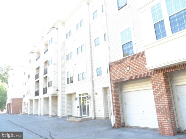 Building Photo - 2520 Kensington Gardens