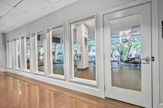 Building Photo - Beautifully Renovated 1BR Condo With Balco...