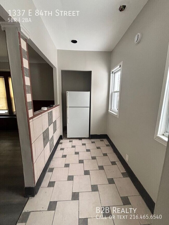 Building Photo - 1337 E 84th St