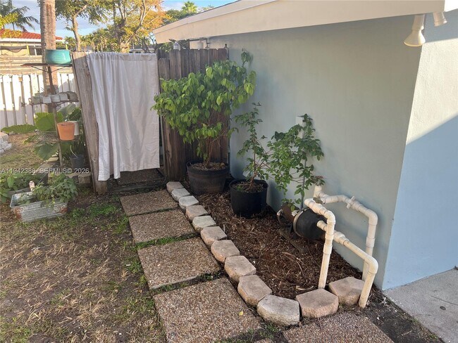 Building Photo - 8801 SW 42nd St