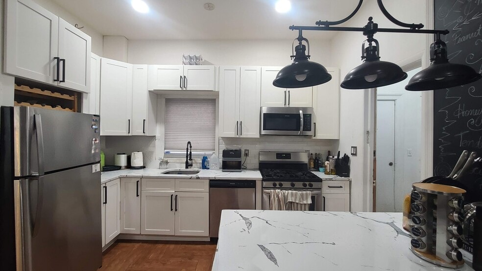 Building Photo - 311 3rd St