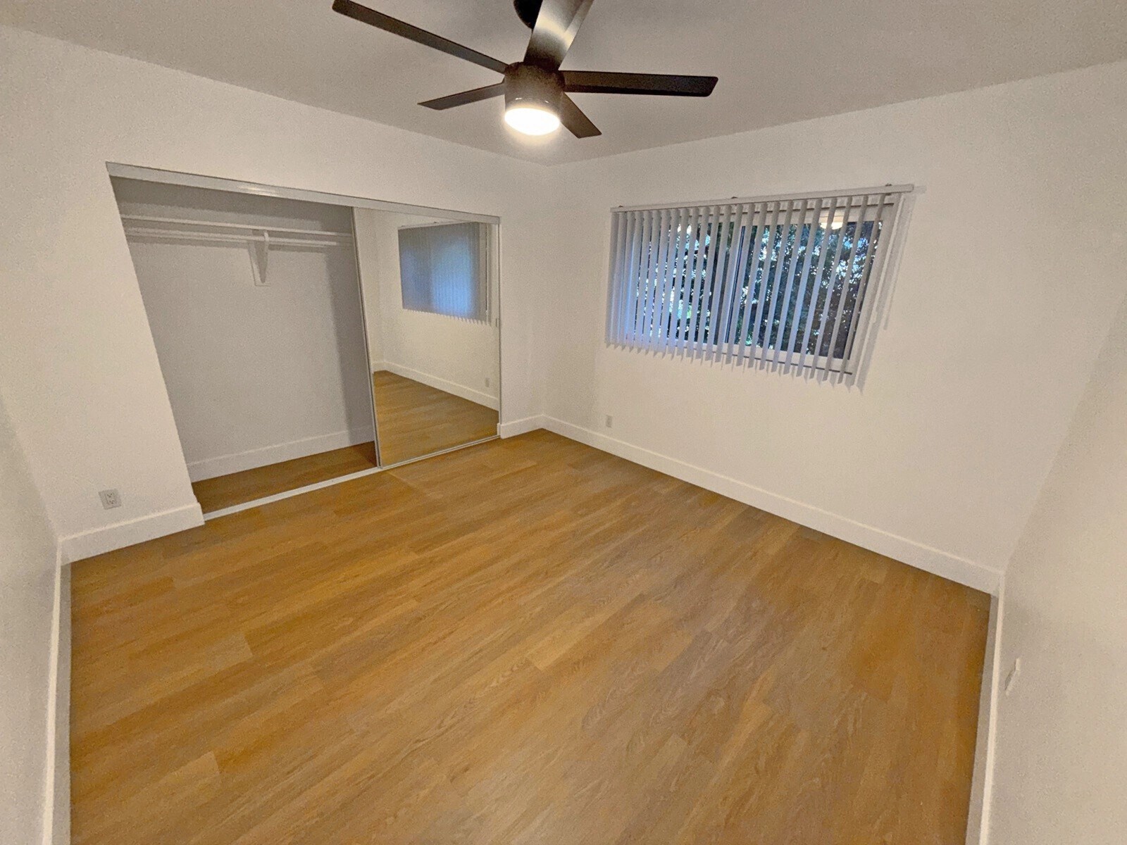 Building Photo - 3685 Mentone Ave