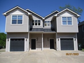 Building Photo - (3) Bed/(2.5) Bath Townhouse in Core Norman! Avail NOW!