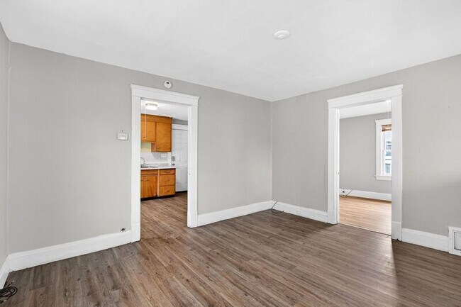 Building Photo - 389 E 160th St