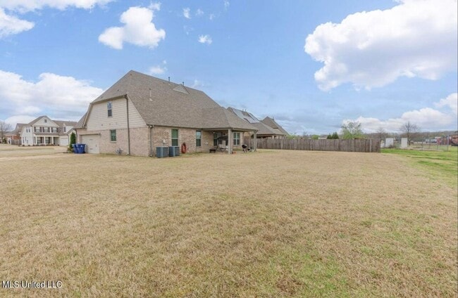 Building Photo - Centerhill Schools, beautiful corner lot w...
