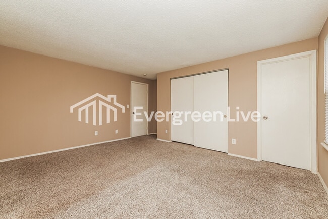 Building Photo - 4724 Stonehedge St