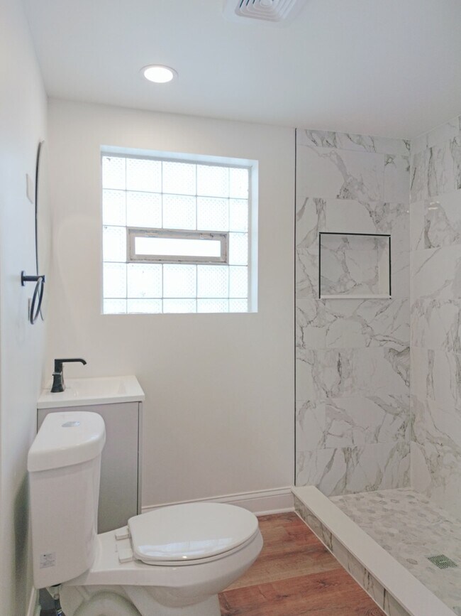 Building Photo - 9052 W 92nd St