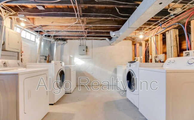 Building Photo - 2834 15th Ave S