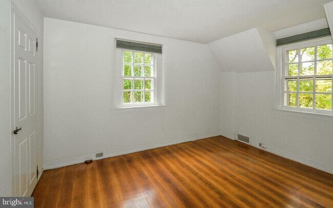 Building Photo - 1243 Bryn Tyddyn Dr