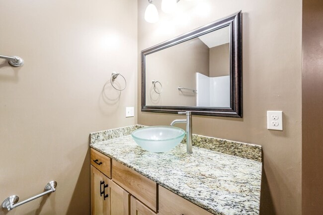 Building Photo - 3 Bedroom Townhouse in Broussard
