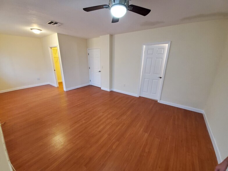 Building Photo - 802 Raymond St