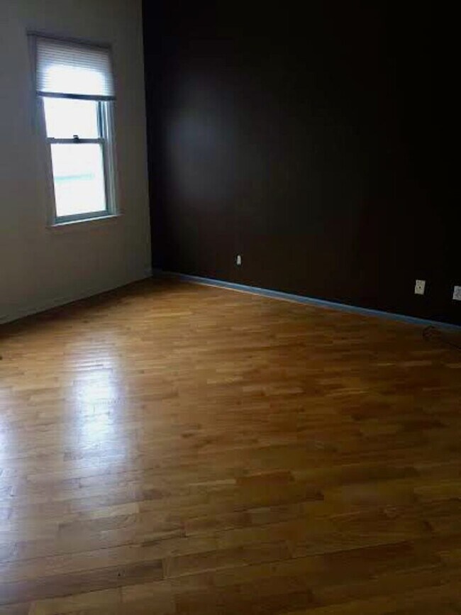 Building Photo - *** Southside Slopes Apartments * Pet Friendly * Walk to E. Carson St. * Available Now * Spacious...