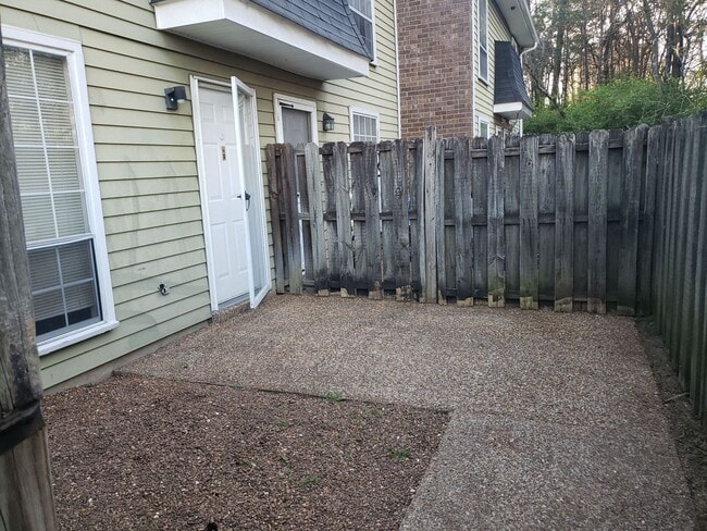 Building Photo - 1 Bedroom, 1.5 Bath Townhouse