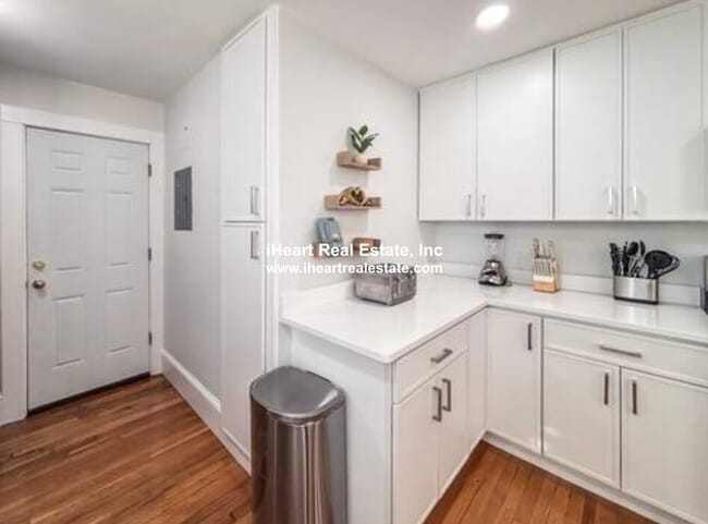 Building Photo - 65-67 Saint James Cir. Unit 1