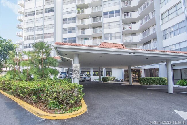 Building Photo - 1005E