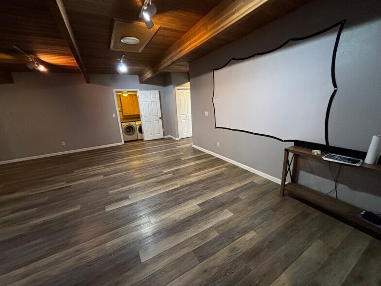 Playroom - 6971 Rainbow Dr SE