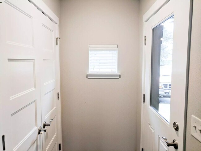 Building Photo - 8300 SE Flavel St