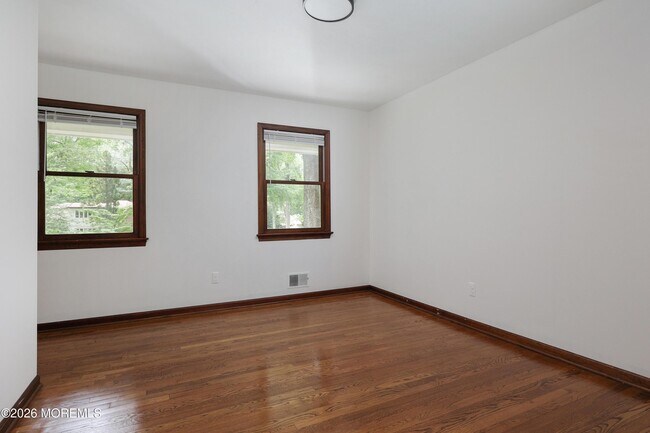 Building Photo - 18 Seven Oaks Dr