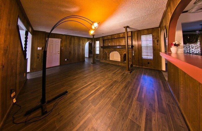 Building Photo - 8435 Sterlingshire St