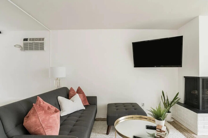 Building Photo - 1773 Torrance St