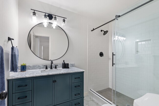 Building Photo - Updated Garland Home