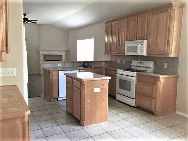 Building Photo - 8963 River Falls Dr
