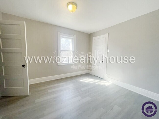 Building Photo - 1031 N Michigan St