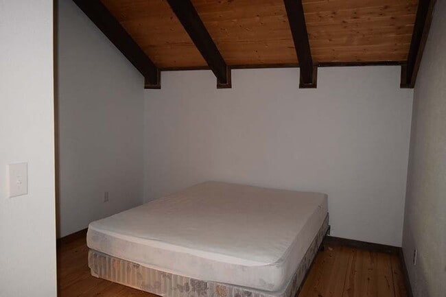 Building Photo - Sugar Mountain Cabin Home! Large, Finished Basement!