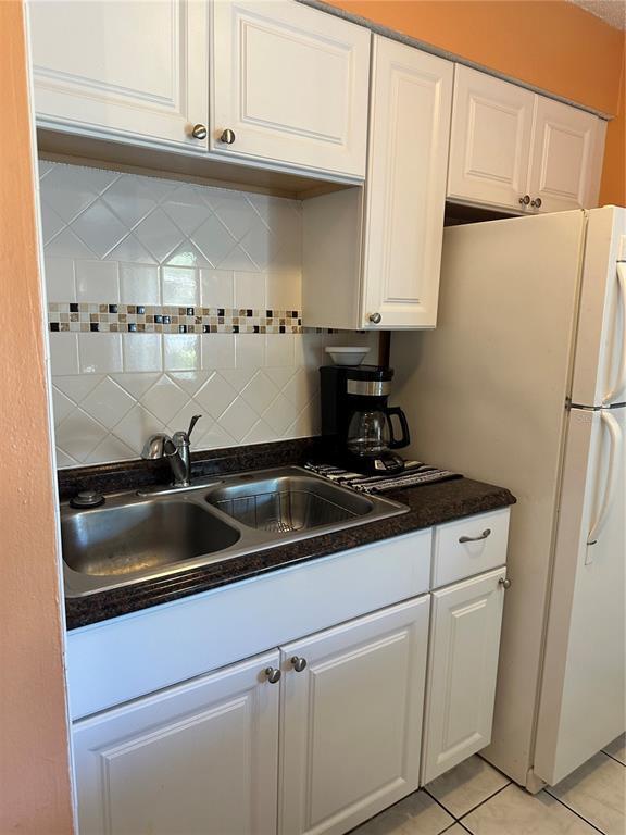 Building Photo - 4215 E Bay Dr
