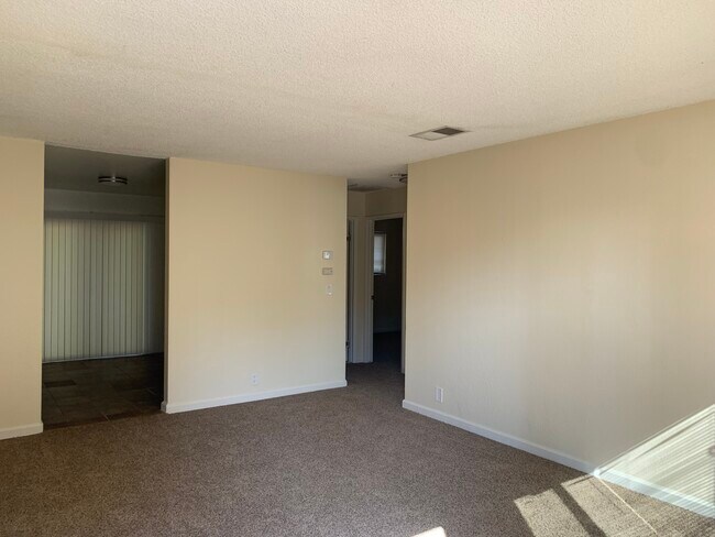 Building Photo - 514 N Locust St