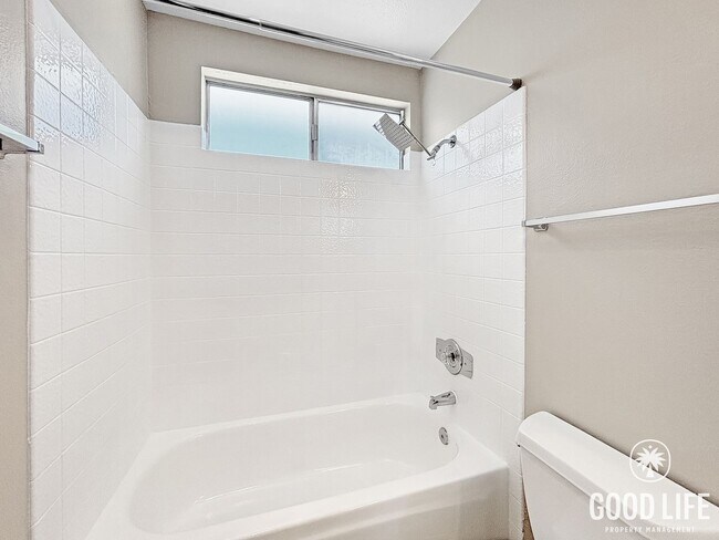 Building Photo - Comfortable 1BD/1BA Upper-Level Condo in North Park with Reserved Parking & On-Site Laundry
