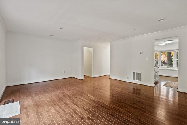 Building Photo - 8914 Shamrock Ct