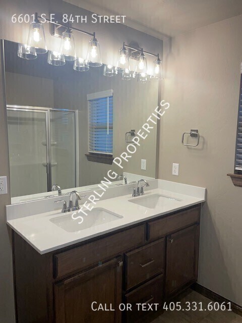 Building Photo - 6601 SE 84th St