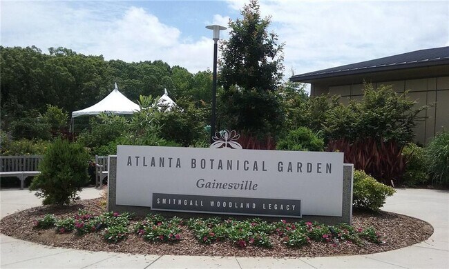 Building Photo - 537 Stillwood Dr