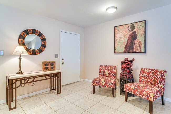 Building Photo - 2843 Meadow Wood Dr