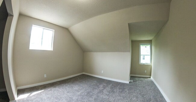 Building Photo - Fully Remodeled 4 Bedroom 2.5 Bathroom