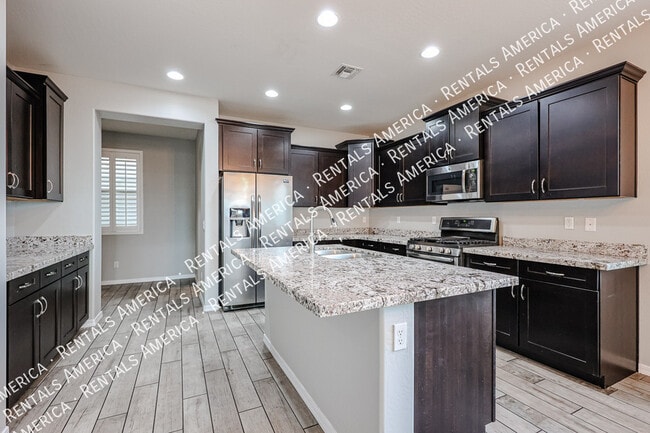 Building Photo - 1936 S Sycamore Pl